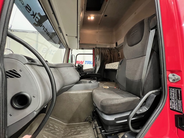 DAF CF 290 6×2 Rear Lift Sleeper Cab Curtainsider