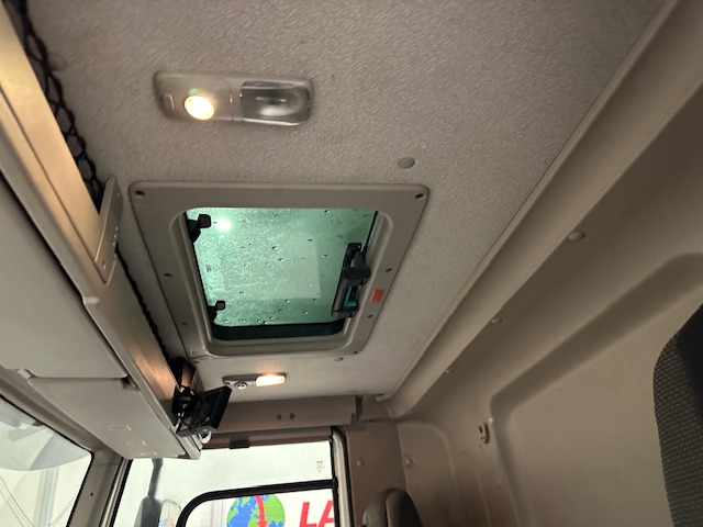 DAF CF 370 6×2 Rear Lift Dropside Brick Grab Manual