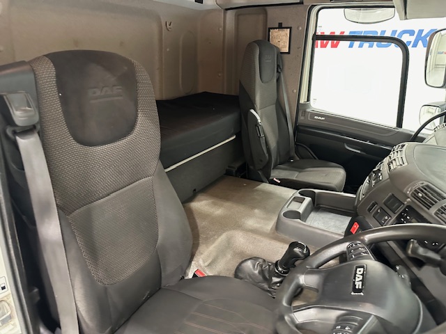 DAF CF 330 6×2 10 Tyre Sleeper Cab Curtainsider