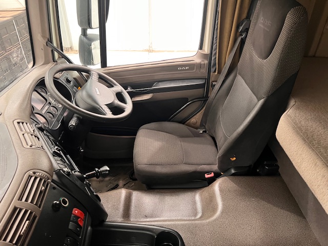 DAF CF75 310 Rear Lift Sleeper Cab Curtainsider