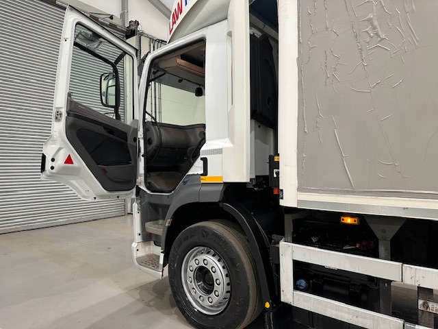 DAF CF 330 Rear Lift Day Cab Fridge Box