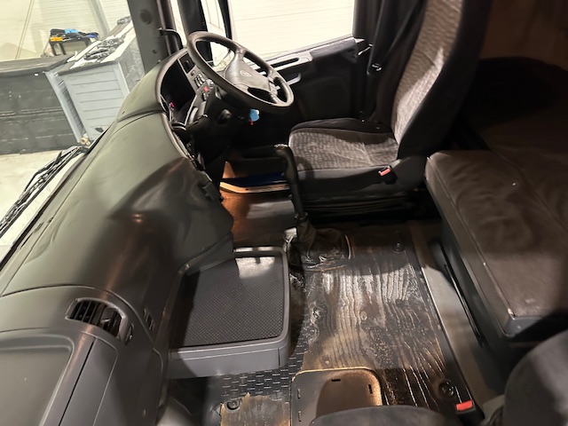 Scania R270 4×2 Sleeper Cab Box Van Manual