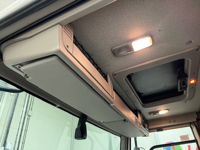 DAF CF 250 4×2 Sleeper Cab Curtainsider