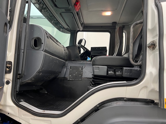 Scania P360 8×4 Day Cab Hookloader Manual