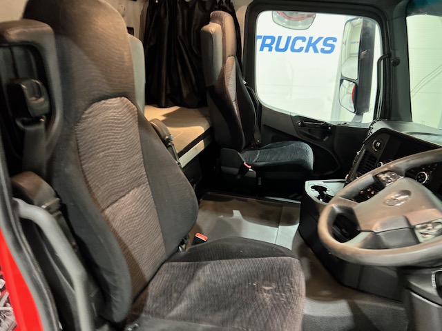 Mercedes Actros 2533 6×2 Sleeper Cab Curtainsider