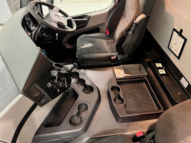 Mercedes Antos 1827 Day Cab Fridge Box
