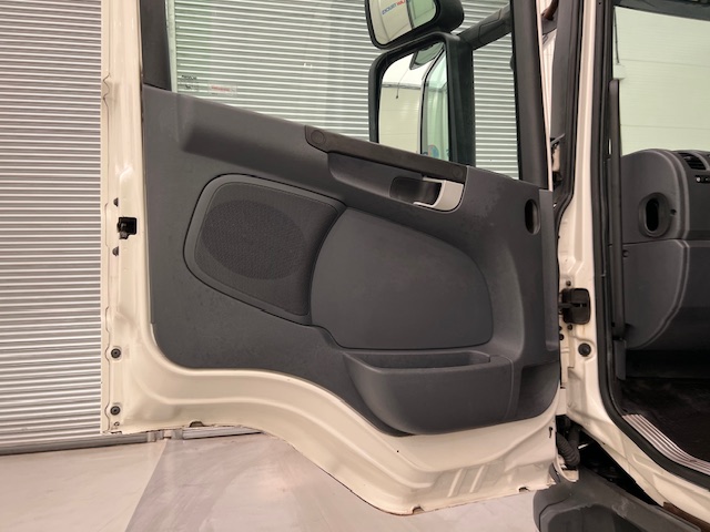 Scania P280 6×2 Rear Lift Day Cab Fridge Box