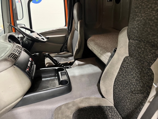 DAF CF65 220 Sleeper Cab Curtainsider