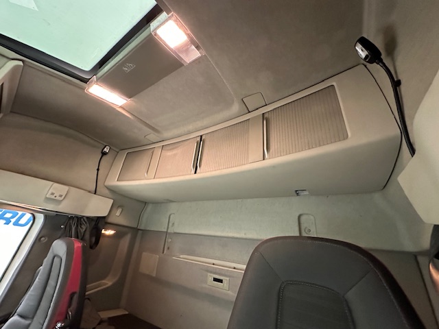 Volvo FH 500 6×2 Midlift Tractor Unit