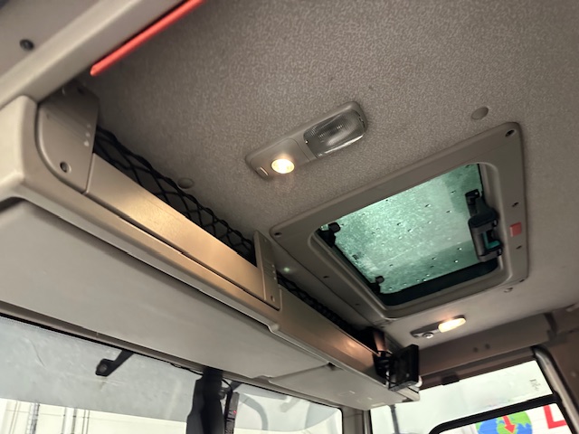 DAF CF 370 6×2 Rear Lift Dropside Brick Grab Manual