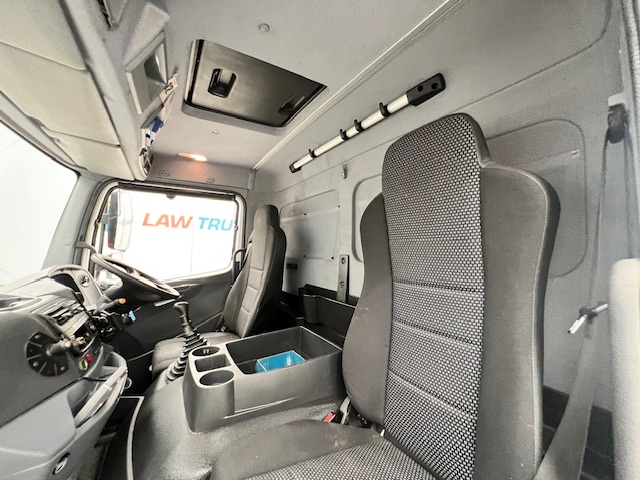 Mercedes Axor 1824 Day Cab Box Van