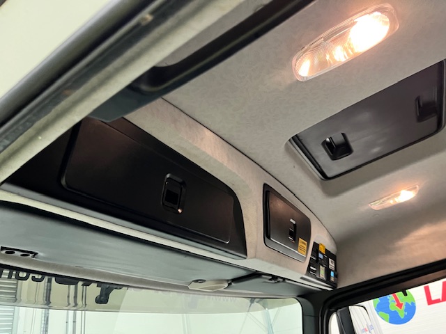 Mercedes Antos 1827 Day Cab Fridge Box