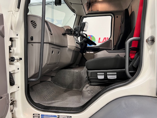 DAF LF 230 4×2 Day Cab Fridge Box