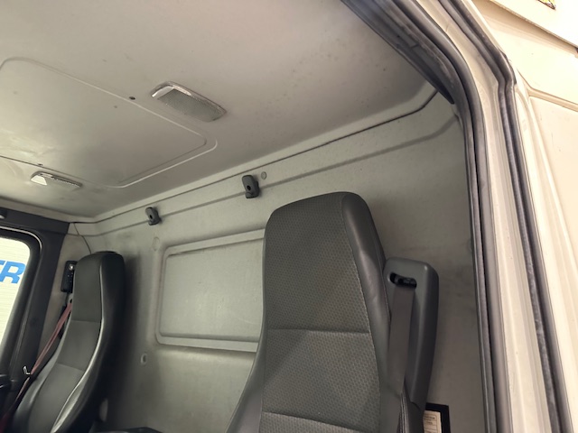 Scania P280 6×2 Rear Lift Day Cab Fridge Box