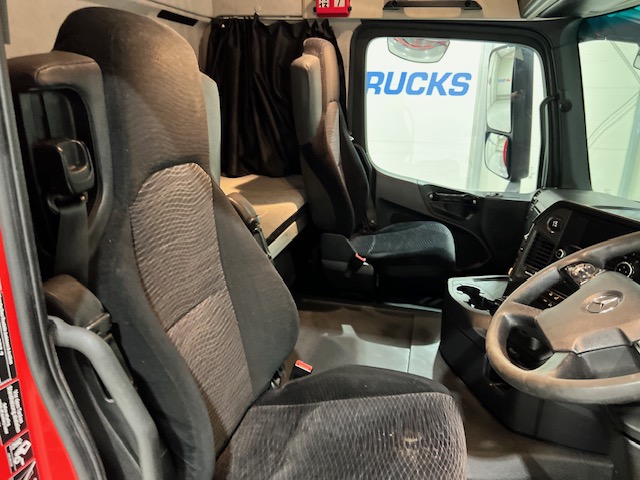 Mercedes Actros 2533 6×2 Sleeper Cab Curtainsider
