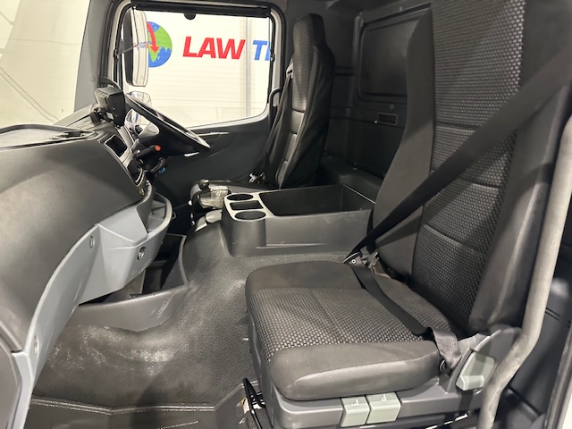 Mercedes 1824 4×2 Day Cab Curtainsider