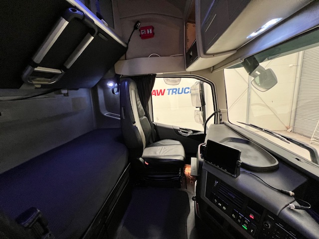 Volvo FH 500 6×2 Midlift Tractor Unit