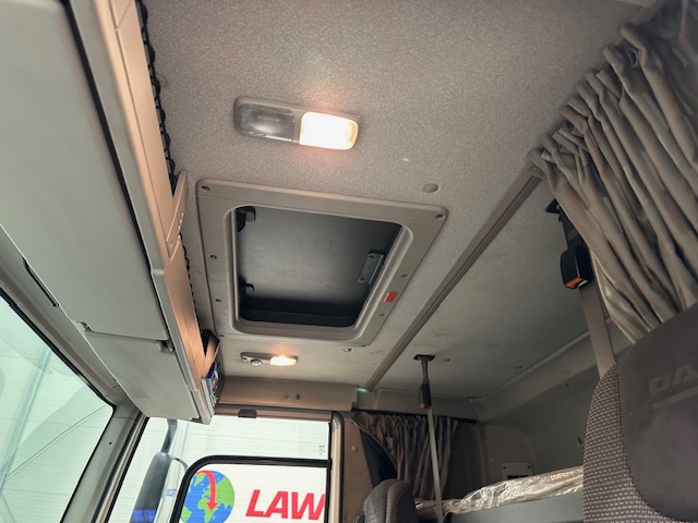 DAF CF 330 6×2 Sleeper Cab Fridge Box
