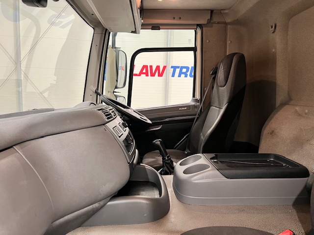DAF CF 290 6×2 Rear Steer Fridge Box