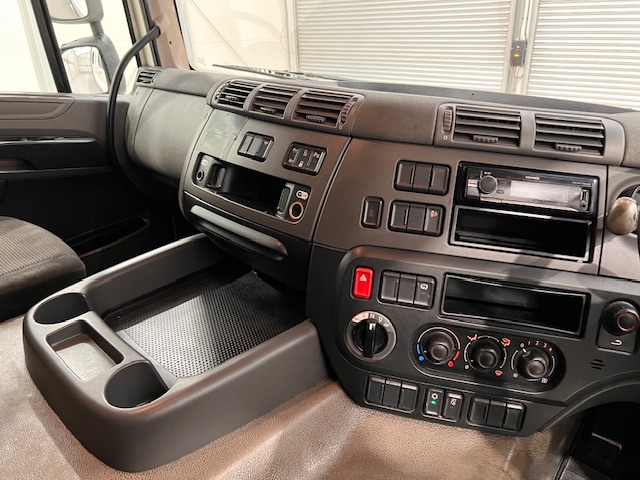 DAF CF 250 Sleeper Cab Curtainsider