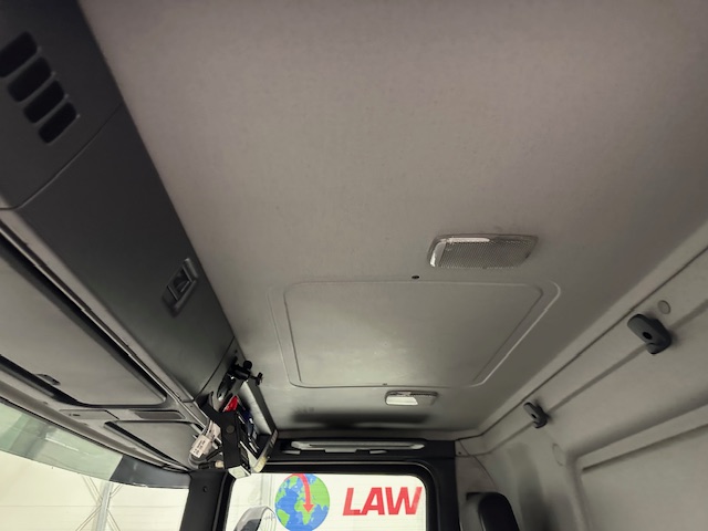 Scania P280 6×2 Rear Lift Day Cab Fridge Box
