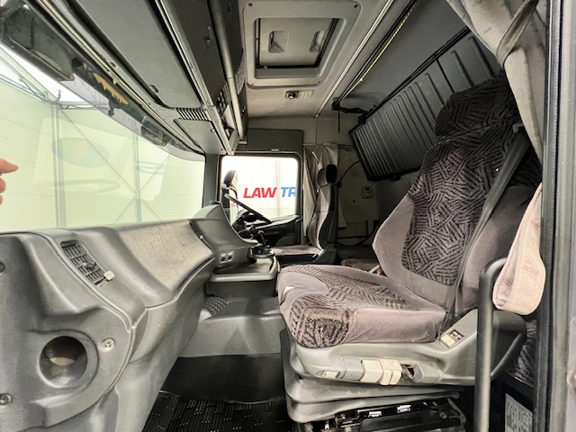 Scania R94 220 4×2 Sleeper Cab Box Van Manual