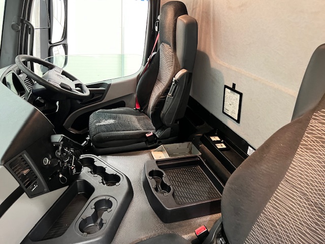 Mercedes Antos 1827 Day Cab Fridge Box