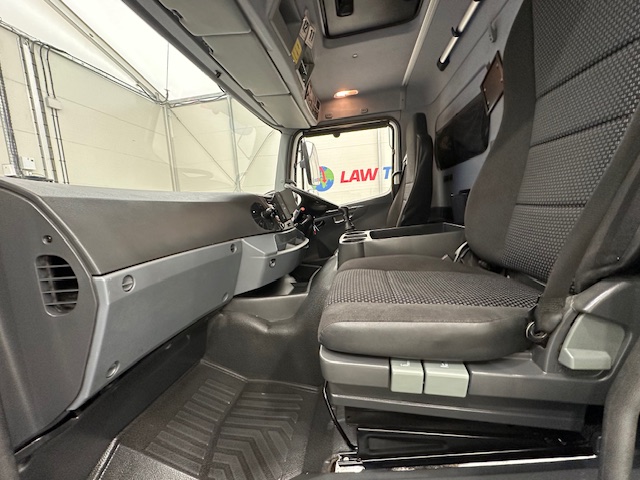 Mercedes Axor 1824 Day Cab Fridge Box