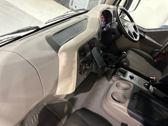 DAF LF 220 Day Cab Skip Loader