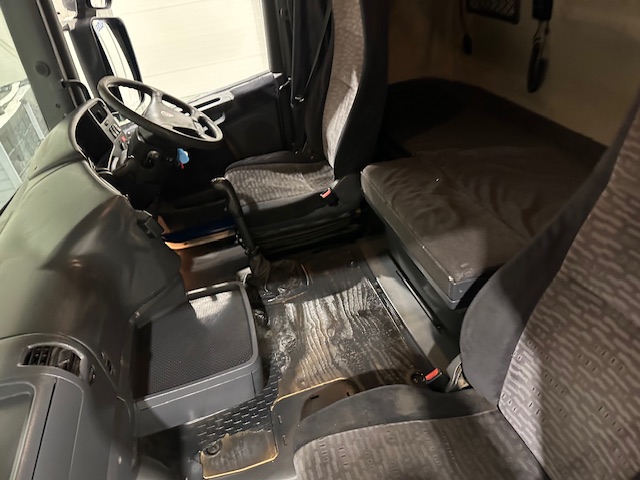 Scania R270 4×2 Sleeper Cab Box Van Manual