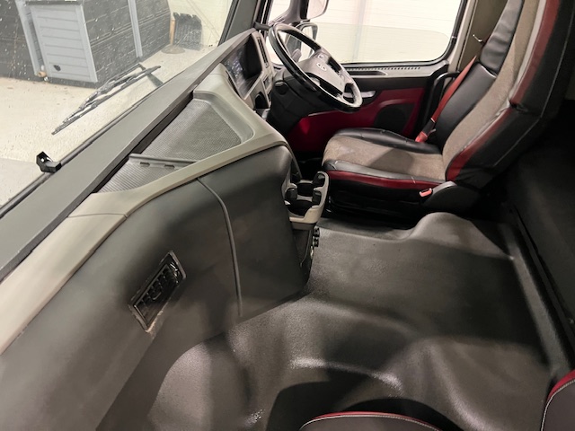 Volvo FM 450 6×2 Midlift Tractor Unit