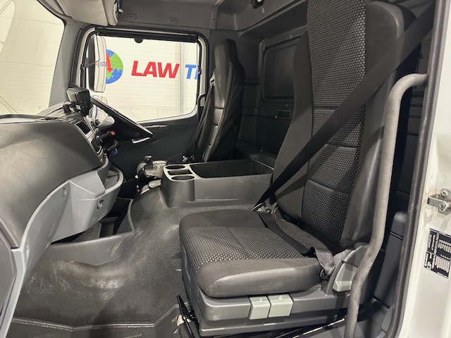 Mercedes 1824 4×2 Day Cab Curtainsider
