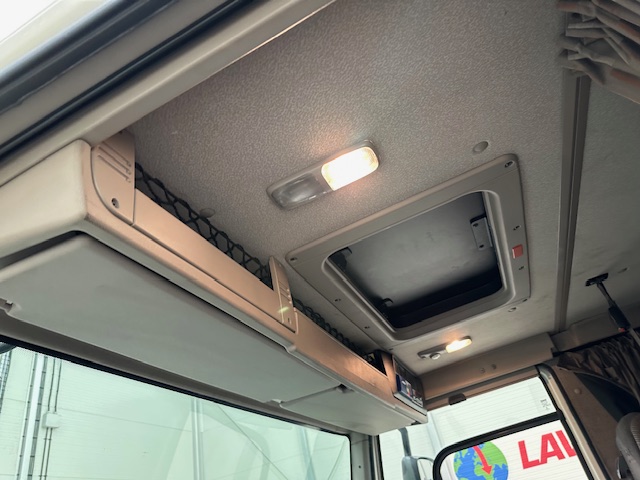 DAF CF 330 6×2 Sleeper Cab Fridge Box