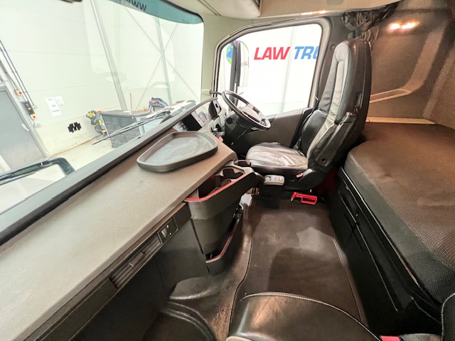 Volvo FH 500 6×2 Midlift Tractor Unit