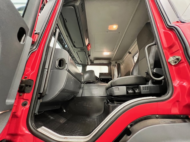Scania P410 8×4 Day Cab Hookloader Manual