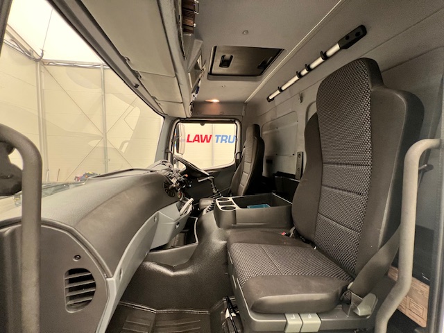 Mercedes Axor 1824 Day Cab Box Van