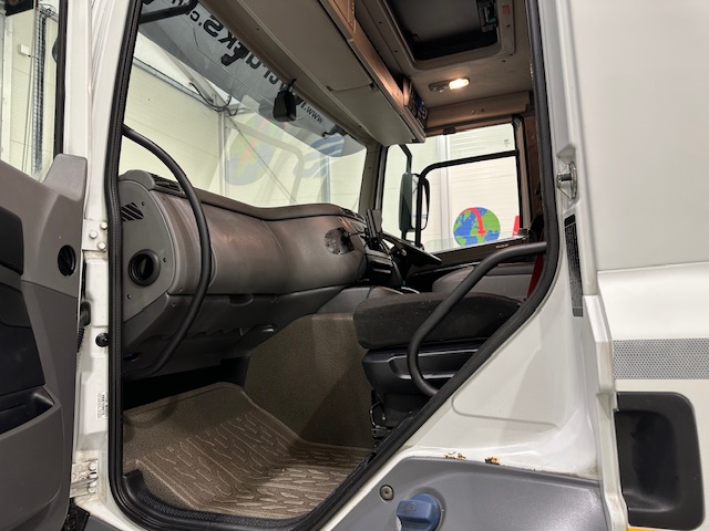 DAF CF 330 Rear Lift Day Cab Fridge Box