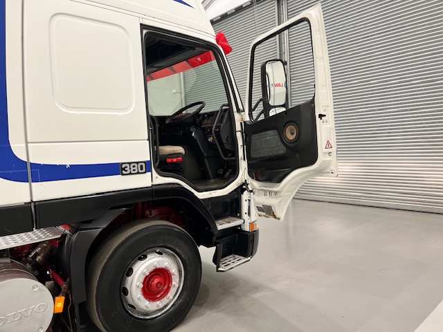 Volvo FM12 380 6×2 Midlift Tractor Unit Manual