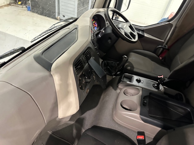 DAF LF 220 Day Cab Skip Loader