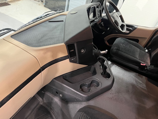 Mercedes Actros 1824 4×2 Sleeper Cab Box Van