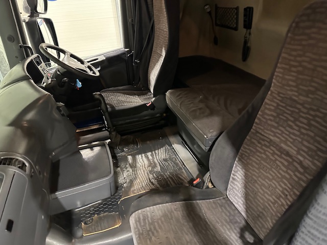 Scania R270 4×2 Sleeper Cab Box Van Manual