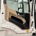 Mercedes Actros 1824 Sleeper Cab Curtainsider - thumbnail