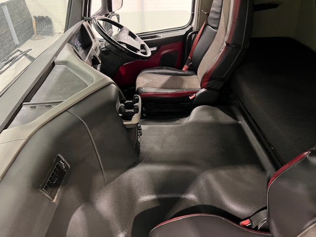 Volvo FM 450 6×2 Midlift Tractor Unit