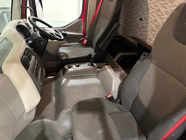 DAF LF 250 Sleeper Cab Curtainsider