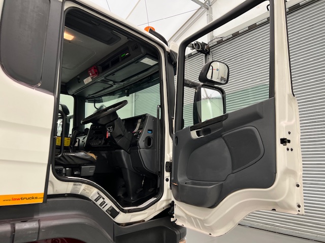 Scania P370 8×4 Rest Cab Hookloader Manual