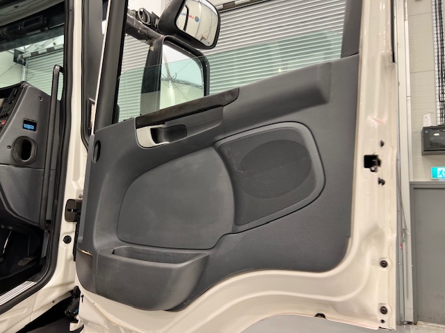 Scania P370 8×4 Rest Cab Hookloader Manual
