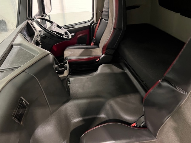 Volvo FM 450 6×2 Midlift Tractor Unit