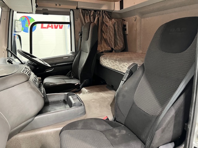 DAF CF 400 4×2 Sleeper Cab Tractor Unit