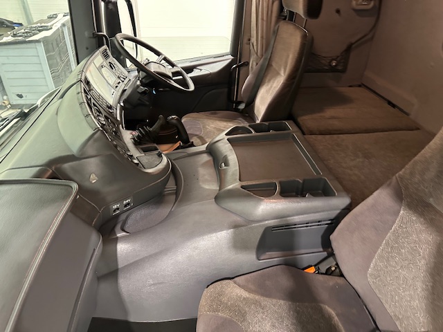 Scania P94 230 4×2 Sleeper Cab Flatbed