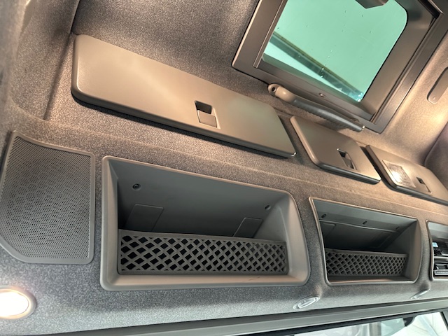 Iveco Stralis 360 6×2 Rear Steer Curtainsider